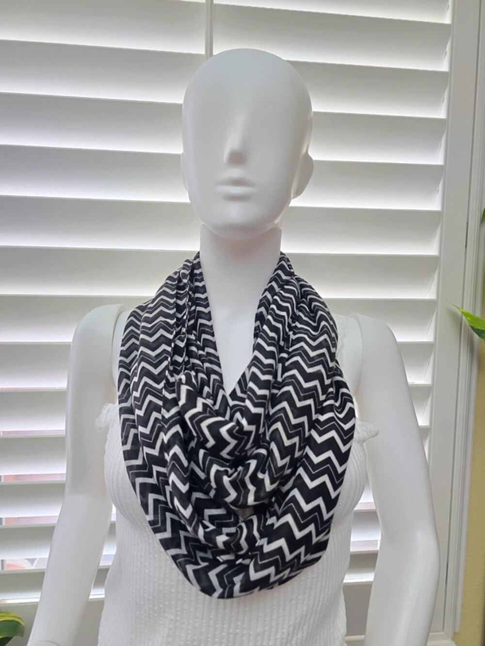 Black White Chevron Pattern Y2K 90s Infinity Scarf OSFM